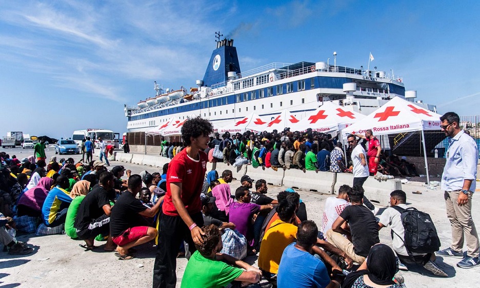 Rritja e vales se emigranteve, Italia ashperson ligjet e perfitimit te azilit